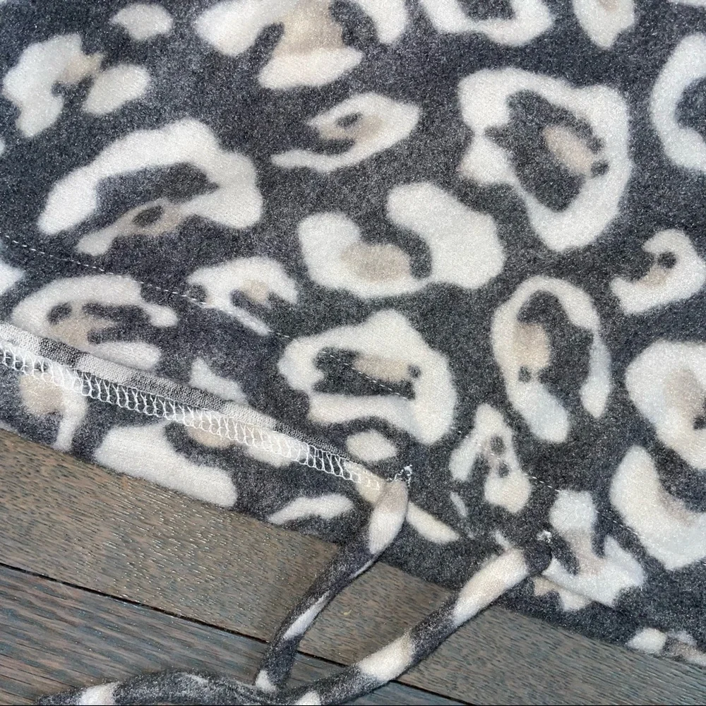 Know. One. Cares. Cheetah print sweater - Picture 2 of 4